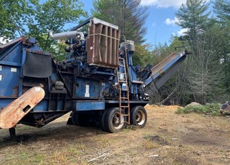 1998 Peterson 2400A Hogs and Wood Grinders