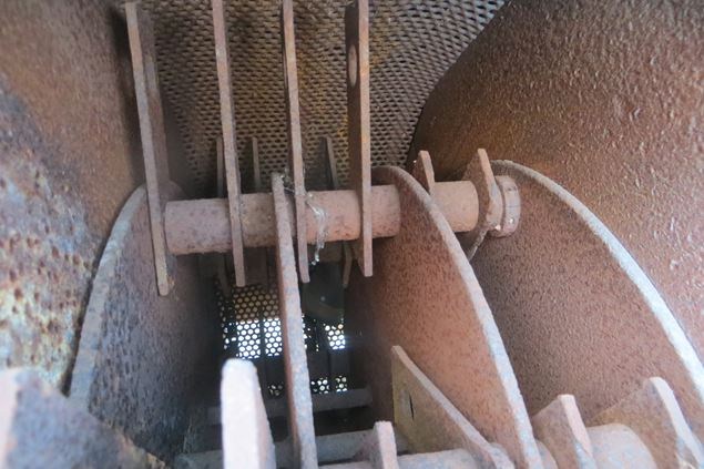 Sprout Waldron 38-12 . 4 Hogs and Wood Grinders