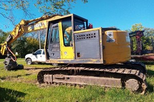 2005 John Deere 225C  Excavator