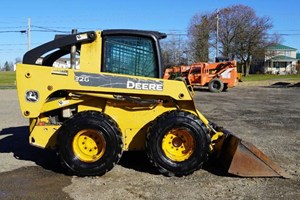 2007 John Deere 328  Skidsteer