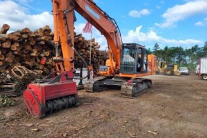 2014 Doosan DX225LC-3  Mulch and Mowing