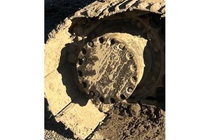 John Deere 200 LC Excavator Final Drives  Part and Part Machine