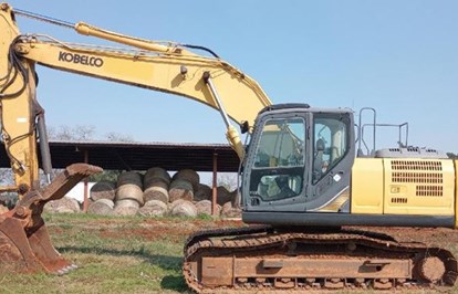 2015 Kobelco 210LC Excavator