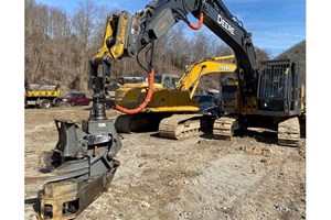 2019 John Deere 245G  Excavator