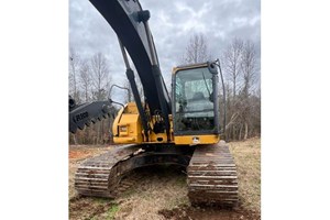 2011 John Deere 225D LC  Excavator