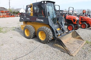 2022 John Deere 320G  Skidsteer