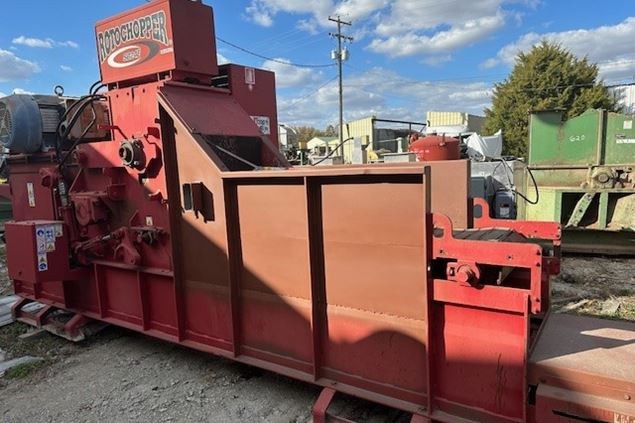 RotoChopper S824E Hogs and Wood Grinders