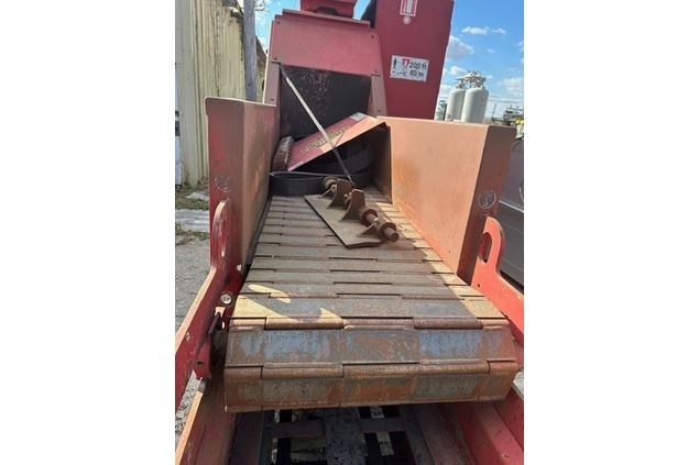 RotoChopper S824E Hogs and Wood Grinders