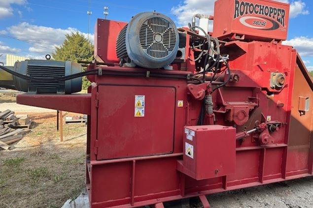 RotoChopper S824E Hogs and Wood Grinders
