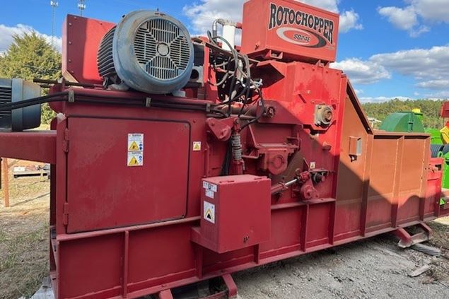 RotoChopper S824E Hogs and Wood Grinders