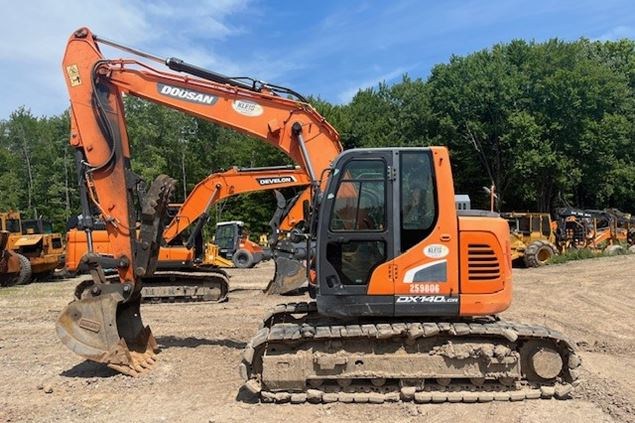 2016 Doosan DX140LCR-5 Excavator