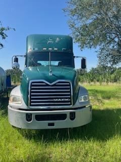 2015 Mack Pinnacle SemiTractor Truck