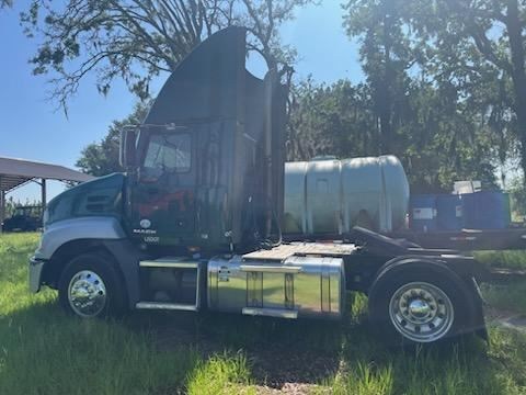 2015 Mack Pinnacle SemiTractor Truck