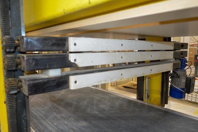 1999 Comil XPRESS Clamp Carrier
