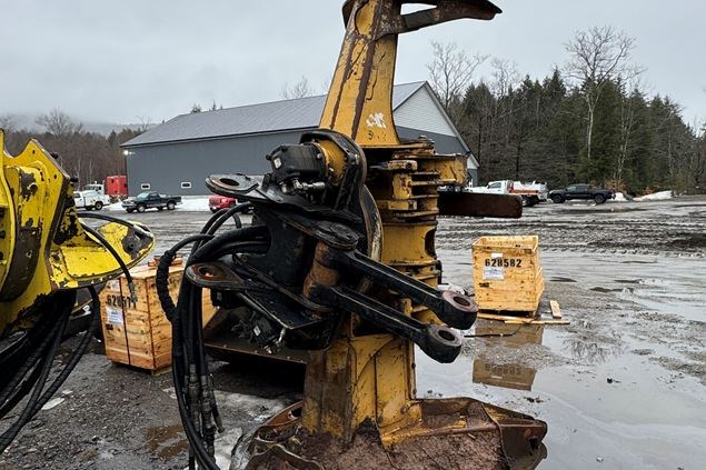 2014 Tigercat 5702 Part and Part Machine