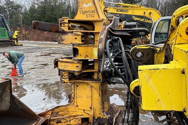 2014 Tigercat 5702 Part and Part Machine
