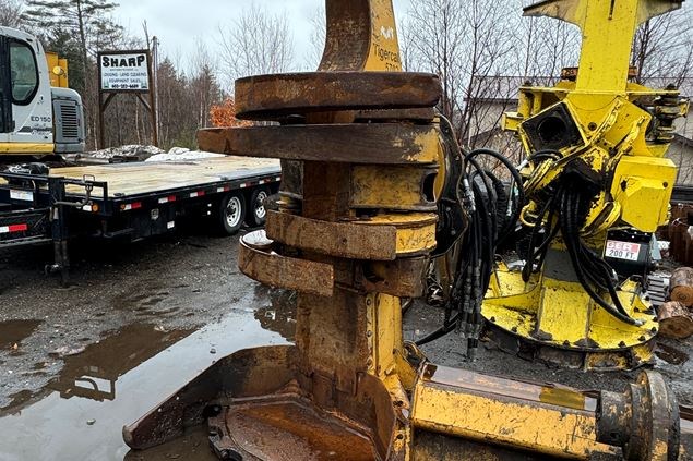 2014 Tigercat 5702 Part and Part Machine