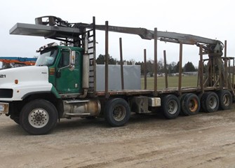 2005 International 5600 Log Truck