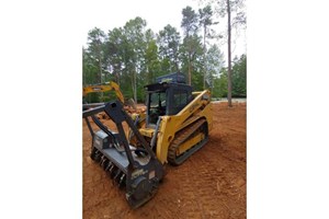 2017 Gehl VT320  Skidsteer