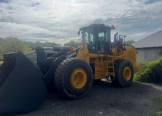 2020 John Deere 744L Wheel Loader