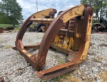 John Deere 824K forks