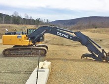 2015 John Deere 210G