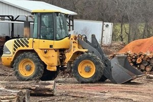 2001 Volvo L40  Skidsteer