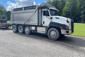 2014 Caterpillar  Truck-Dump