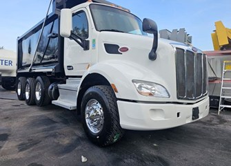 2022 Peterbilt 579  Dump Truck