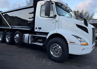 2019 Volvo VNR Dump Truck