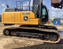 2023 John Deere 250G LC