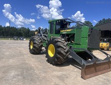 2023 John Deere 748LB