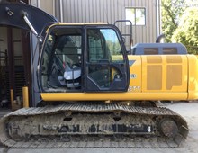 2022 John Deere 210G LC