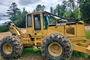 1993 John Deere 640E  Skidder