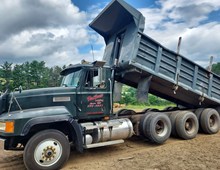 1996 Mack CL713