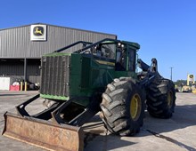 2022 John Deere 748LB