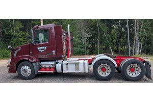 2015 Volvo VNL  Truck-SemiTractor