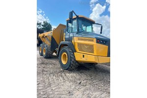 2022 John Deere 260E  Articulated Dump Truck