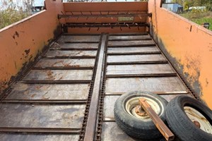 Unknown Live Floor  Chip Bin