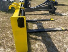 Caterpillar Quick attach loader forks
