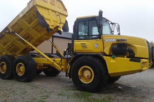 2004 John Deere 300d  Articulated Dump Truck