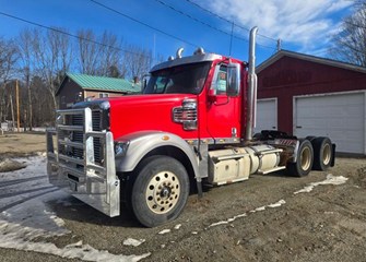 2015 Freightliner 122SD SemiTractor Truck
