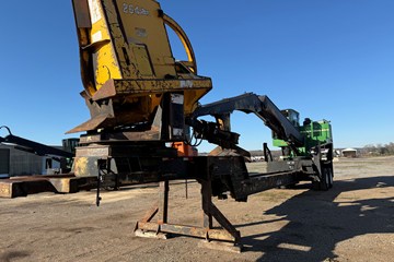2011 John Deere 437D
