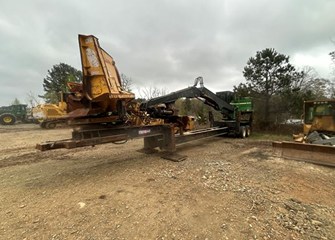 John Deere 437D Log Loader