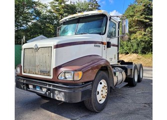 2000 International 9100 SemiTractor Truck