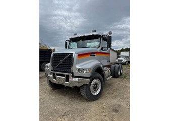 2004 Volvo VDF64F Dump Truck