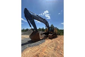 2017 John Deere 670G LC  Excavator