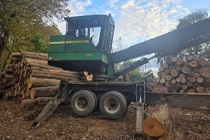 2015 John Deere 437D  Log Loader