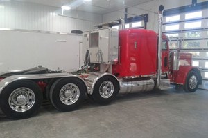2010 Peterbilt 389  Truck-SemiTractor