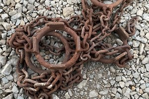 Unknown 28L x 26 Chains  Tire Chains and Tracks